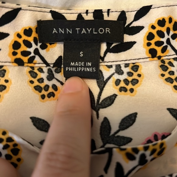 Ann Taylor Border Floral Boatneck Blouse Size Small - Picture 7 of 12